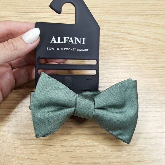 ALFANI Mens Bow Tie Solid Green Satin Pre-Tied - Picture 1 of 3